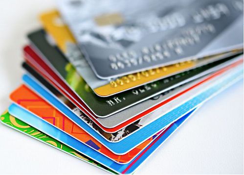 سرگردانی مشتریان کارت‌های اعتباری با انحصارگرایی بانک‌ها